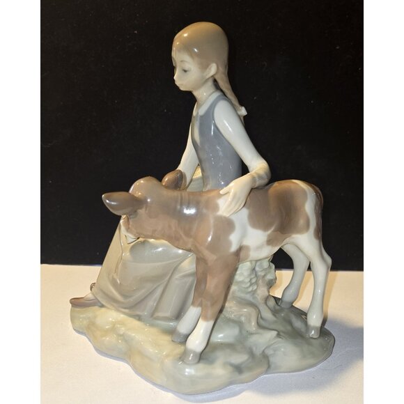 Lladro Girl with Calf, Cow 4813 Retired Rare vintage 8" - Picture 2 of 8